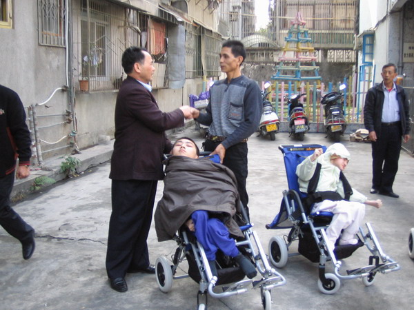 揭陽市殘聯舉辦“明門慈善基金”便攜式殘疾兒童輪椅捐贈活動(圖3)