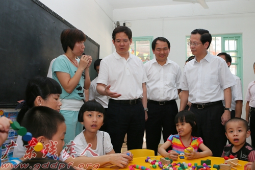 省委常委、常務副省長徐少華蒞揭調研殘疾兒童康復工作(圖4)