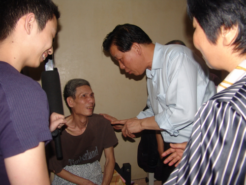 助殘日之前副市長林麗嬌帶隊慰問基層殘疾人(圖2)