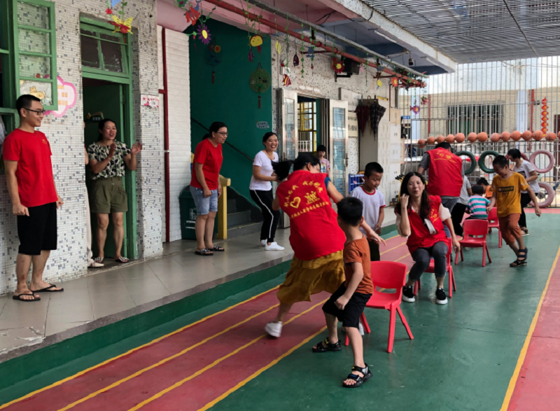 市政協主席陳澄民帶隊到榕城區看望慰問留守兒童和殘疾兒童(圖4)