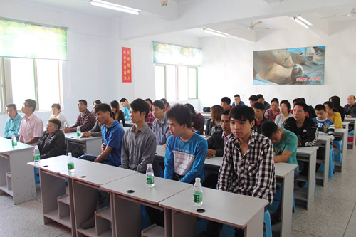 2013年全省残疾人服装工艺设计与制作培训班(图1)