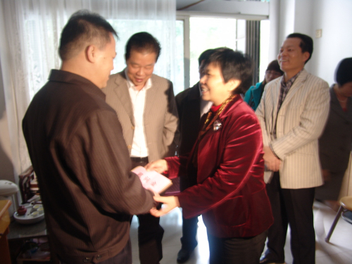 林丽娇副市长带队深入基层慰问残疾人(图1)