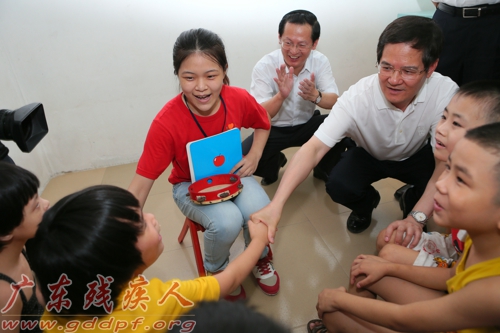 省委常委、常务副省长徐少华莅揭调研残疾儿童康复工作(图1)