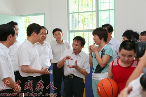 省委常委、常务副省长徐少华莅揭调研残疾儿童康复工作(图3)