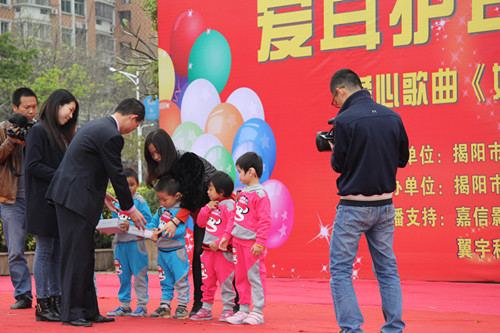 揭阳市残联开展第15次全国“爱耳日”宣传活动(图4)