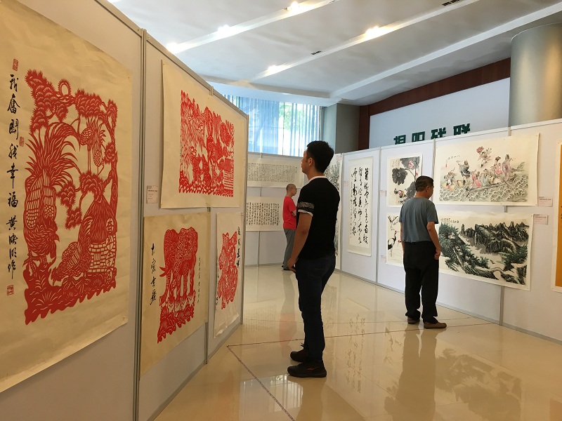 揭阳市残联举办第二届残疾人书画、手工作品展(图2)