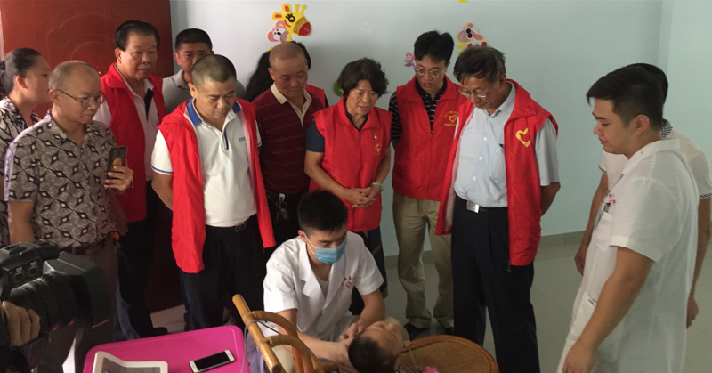 市政协主席陈澄民带队到榕城区看望慰问留守儿童和残疾儿童(图2)