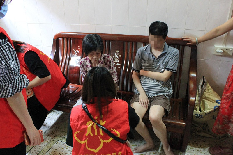 市残联联合市图书馆组织上门为视障人士推广免费阅读志愿服务活动(图2)
